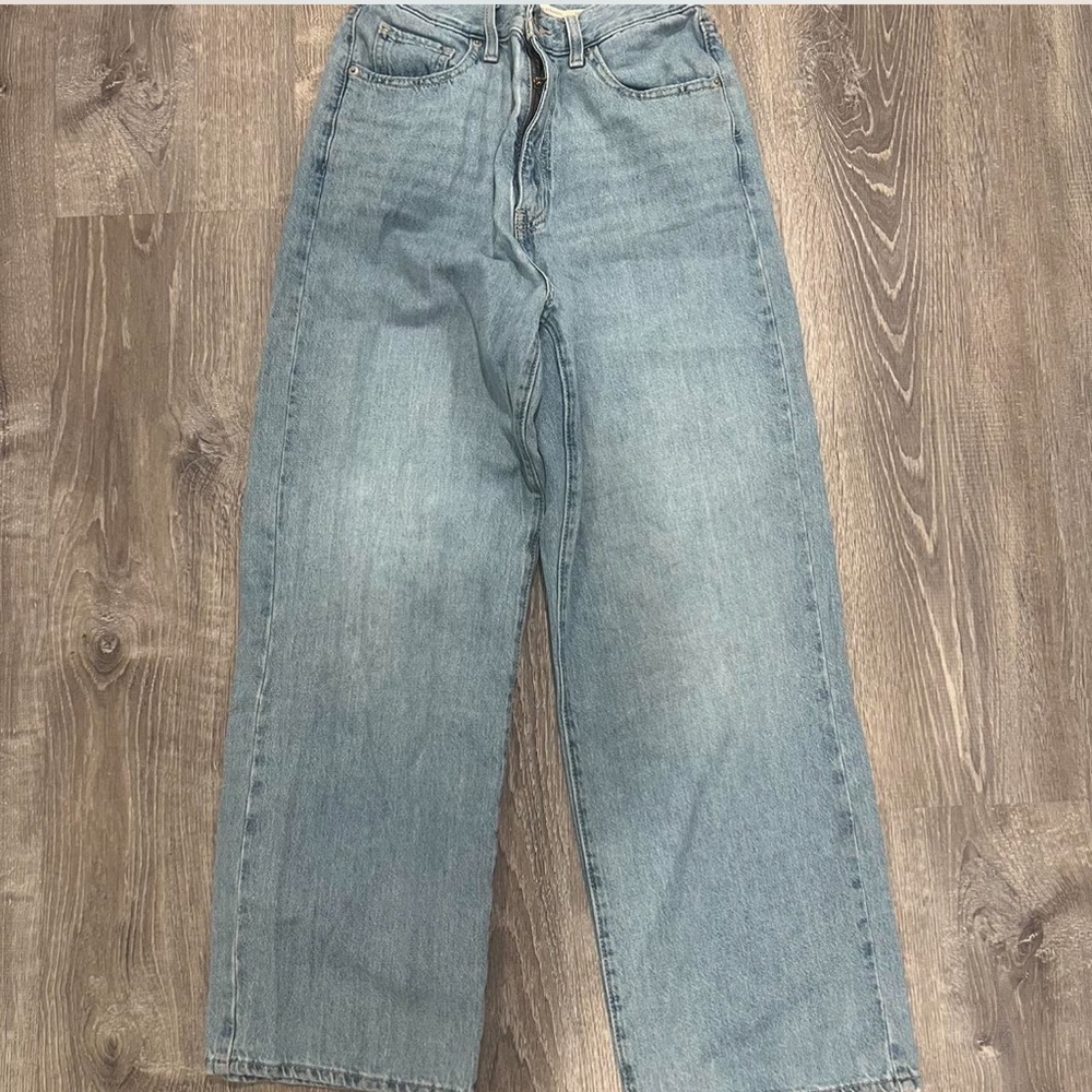 levi's high waisted straight leg size 28
model- 5'3
